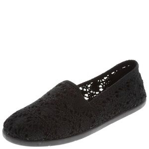 ISO Airwalk dream slip ons in Black